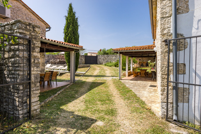 Exterior, Villa Barbara &ndash; A complex of 3 houses with a shared courtyard and pool, Orihi &ndash; Istria, Croatia Orihi