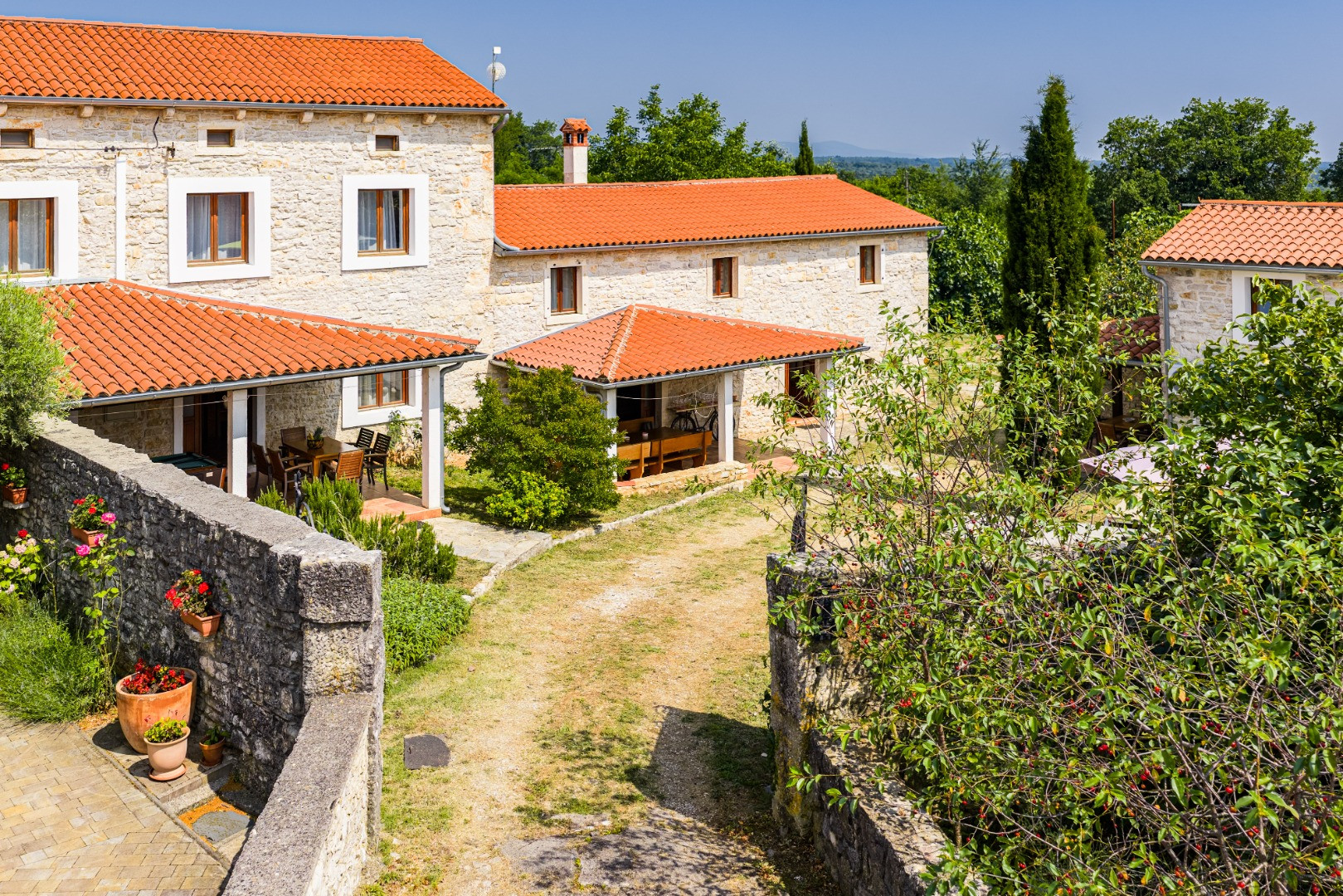 Villa for a true vacation in Istria - Three charming houses, a private pool, and an idyllic setting, Villa Barbara &ndash; A complex of 3 houses with a shared courtyard and pool, Orihi &ndash; Istria, Croatia Orihi