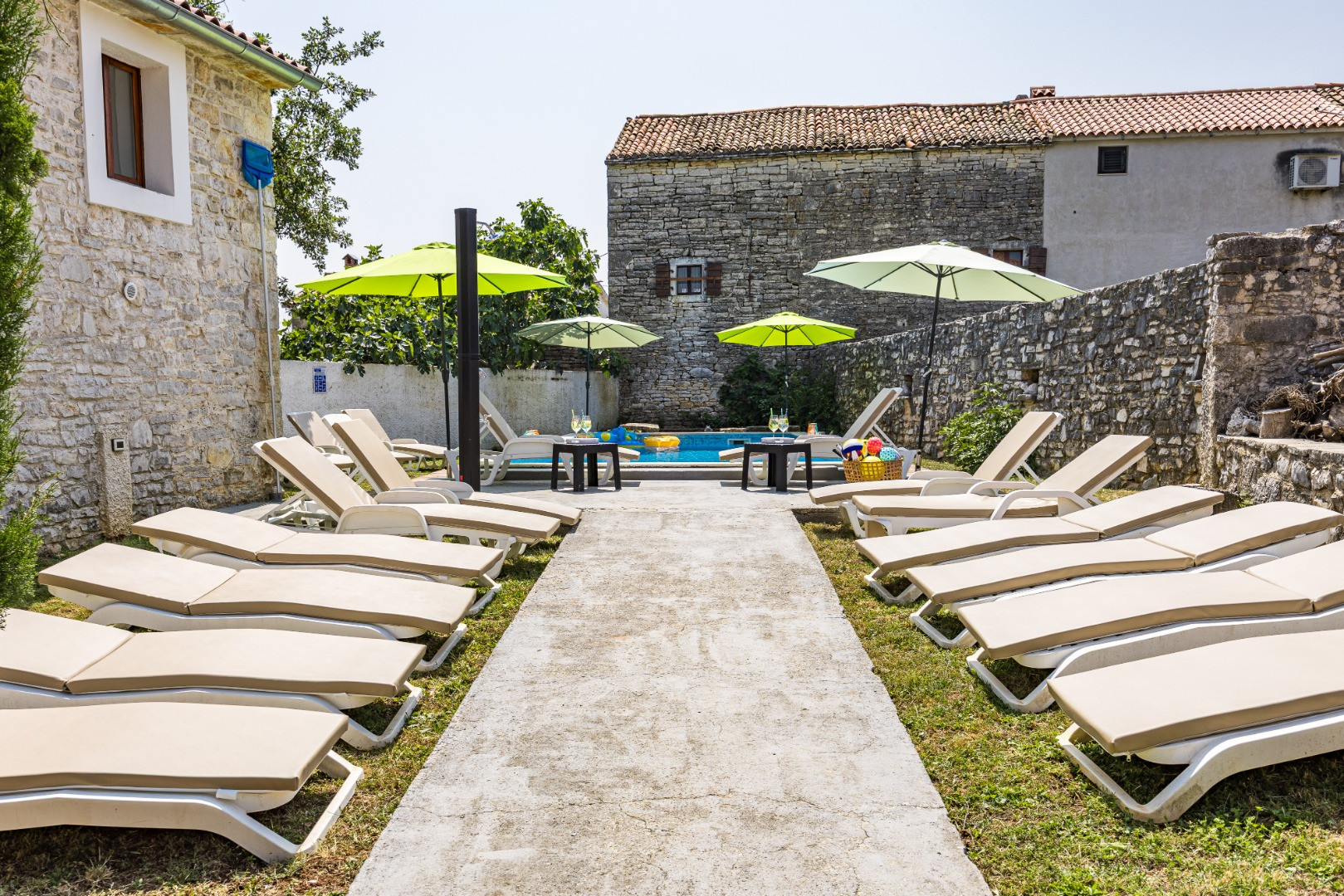 Villa for a true vacation in Istria - Three charming houses, a private pool, and an idyllic setting, Villa Barbara &ndash; A complex of 3 houses with a shared courtyard and pool, Orihi &ndash; Istria, Croatia Orihi